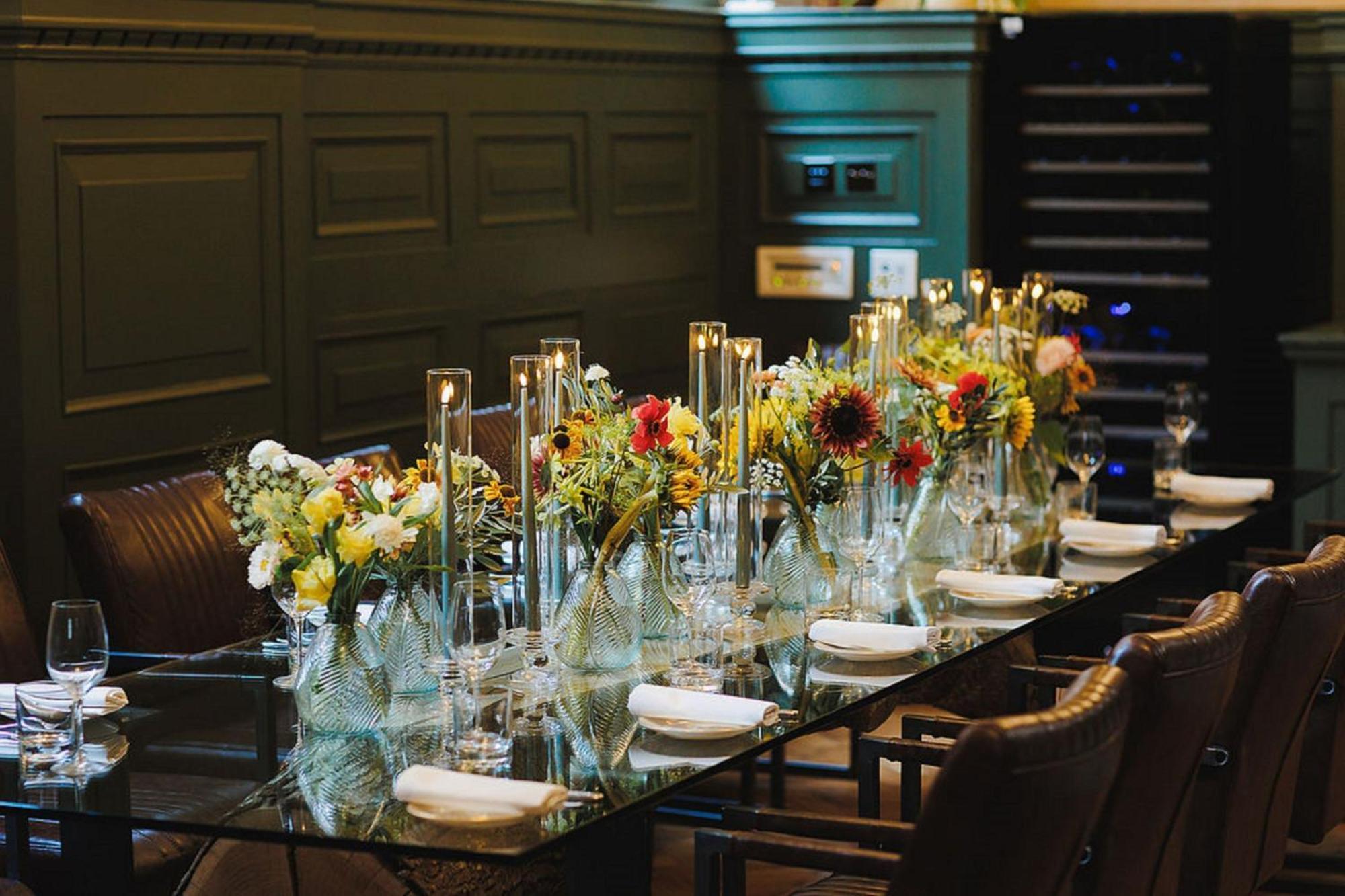 Stock Exchange Hotel, Manchester, Autograph Collection Luaran gambar A table at the restaurant
