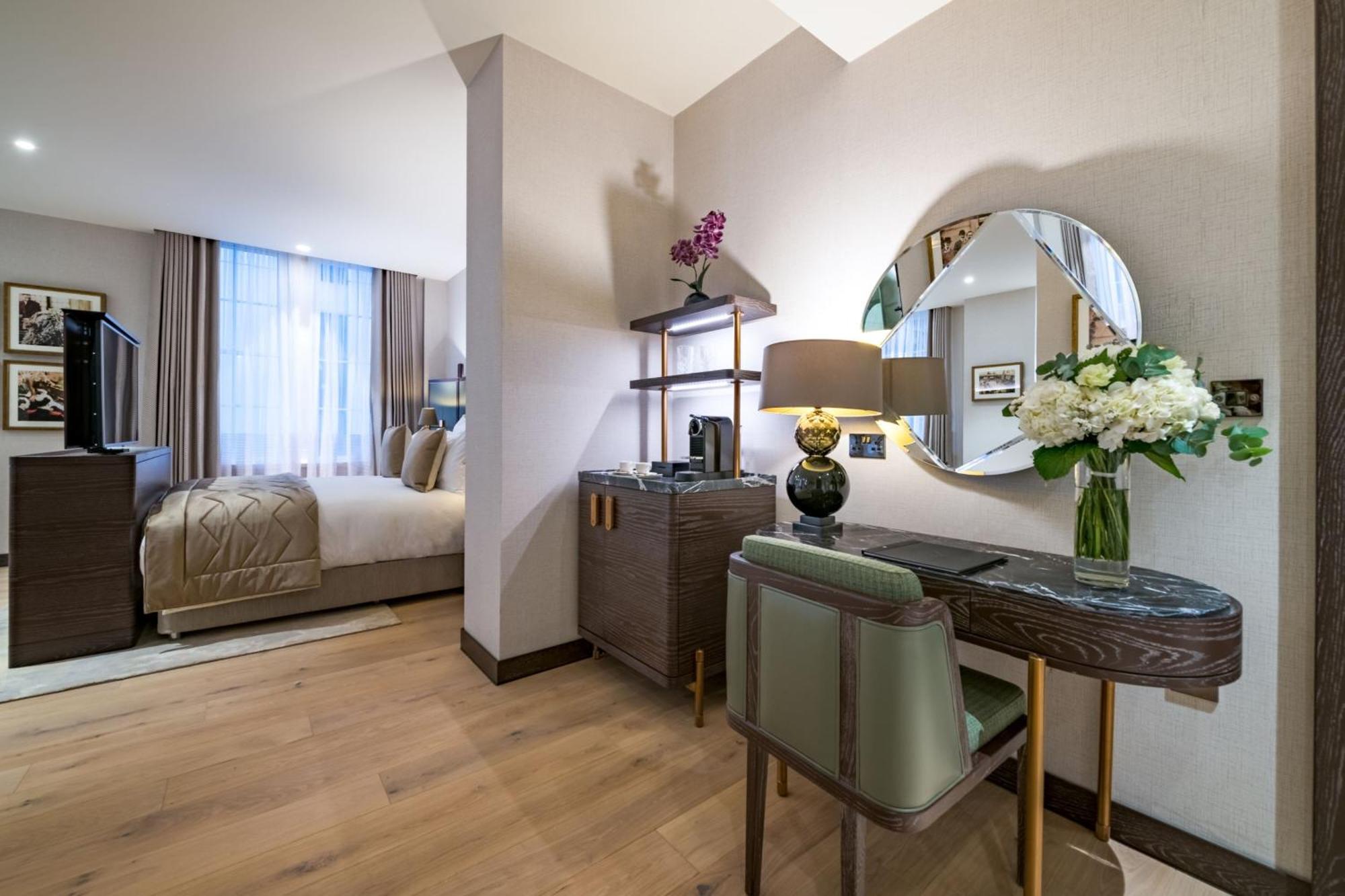 Stock Exchange Hotel, Manchester, Autograph Collection Luaran gambar A bedroom at The Ivy Collection