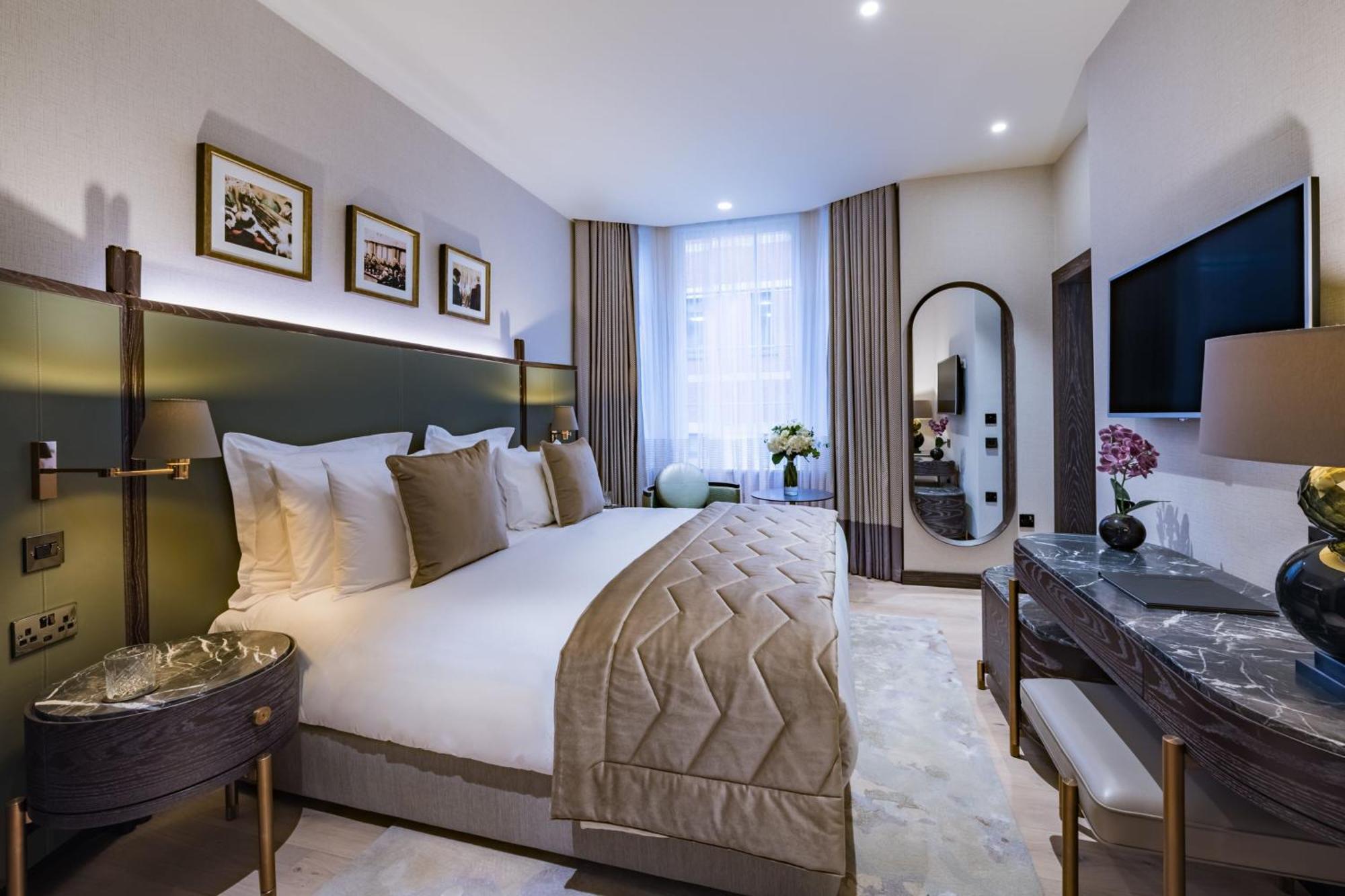 Stock Exchange Hotel, Manchester, Autograph Collection Luaran gambar A bedroom at The Guardsman