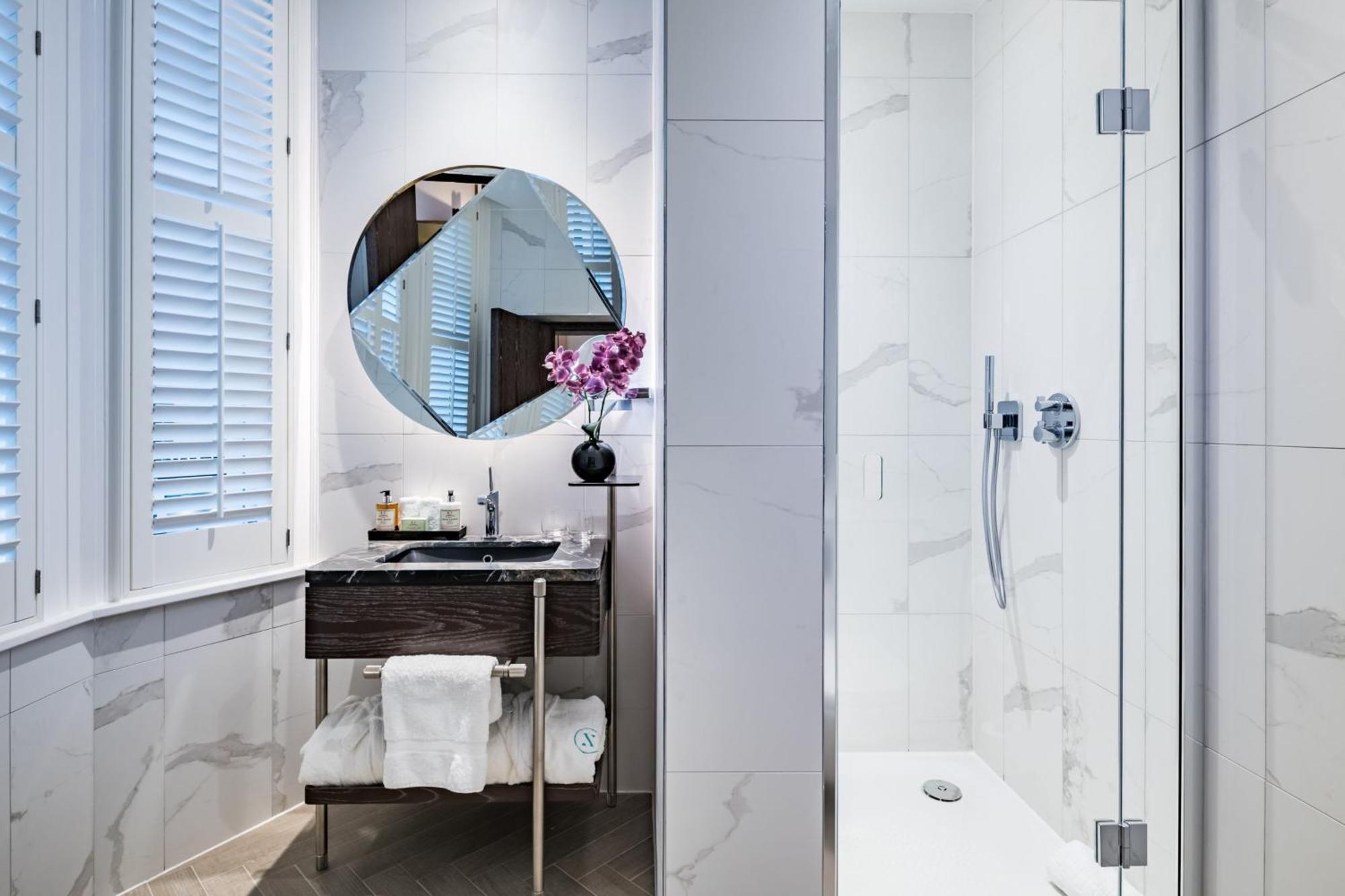 Stock Exchange Hotel, Manchester, Autograph Collection Luaran gambar Bathroom