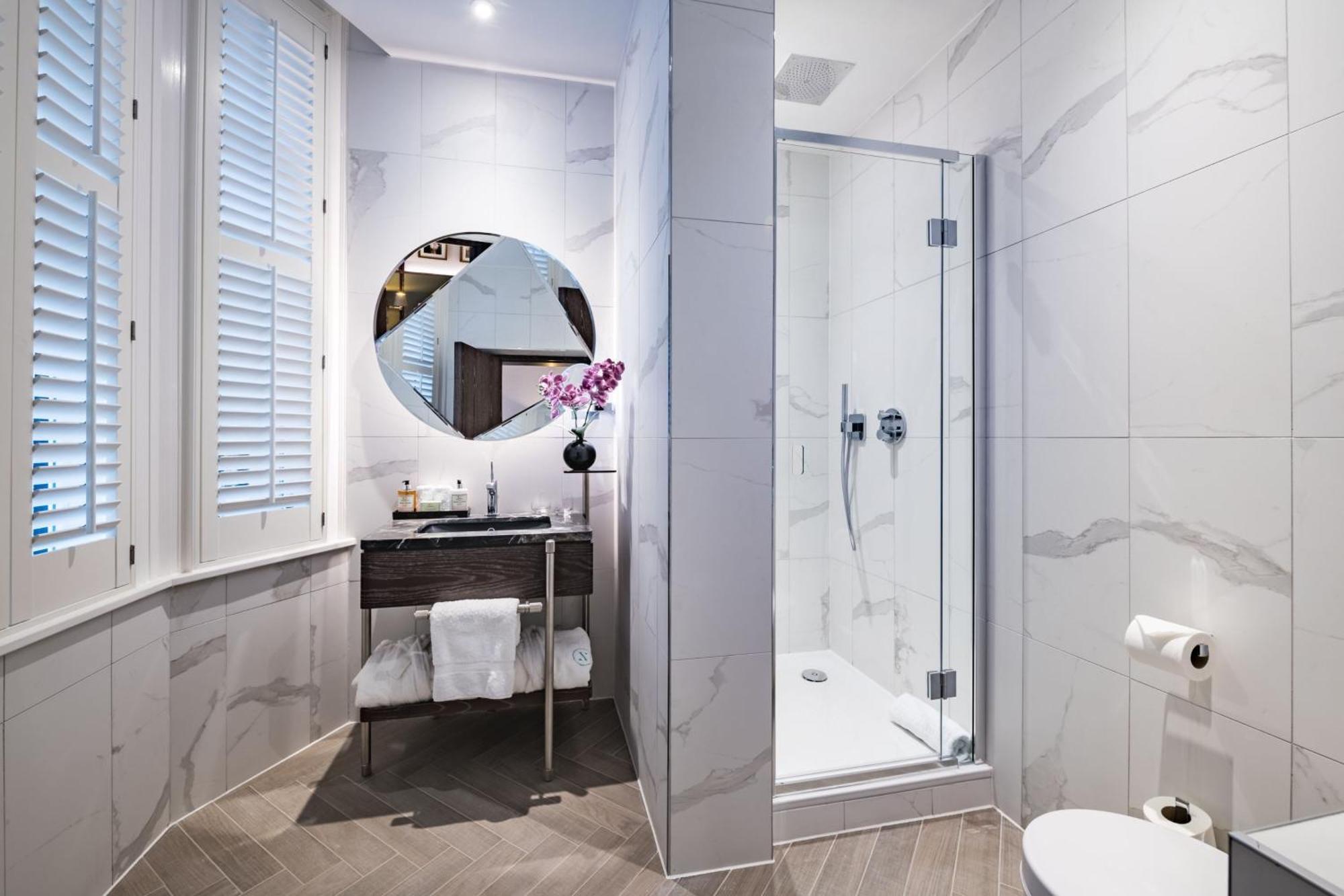 Stock Exchange Hotel, Manchester, Autograph Collection Luaran gambar Bathroom