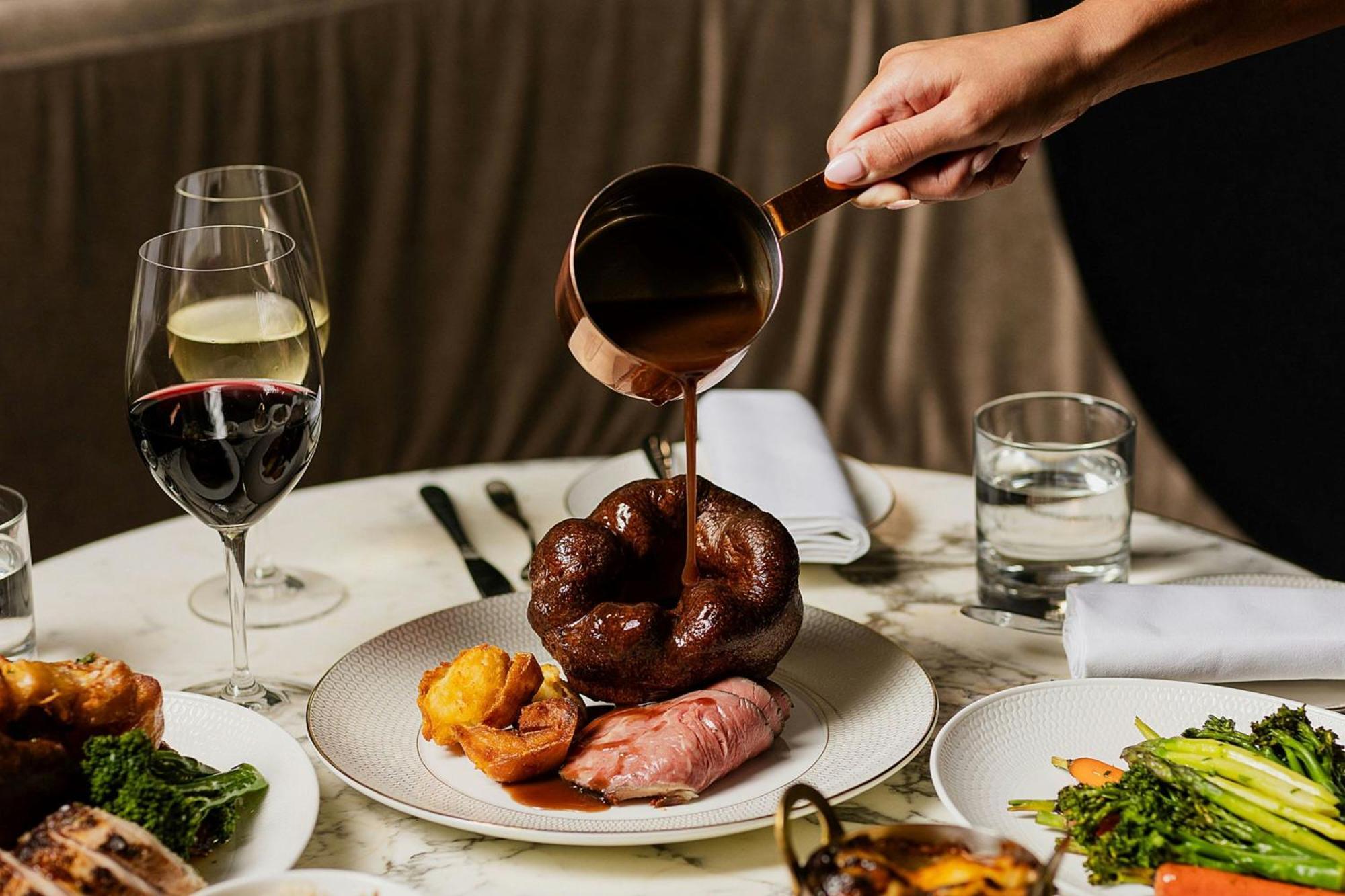 Stock Exchange Hotel, Manchester, Autograph Collection Luaran gambar A traditional Sunday roast