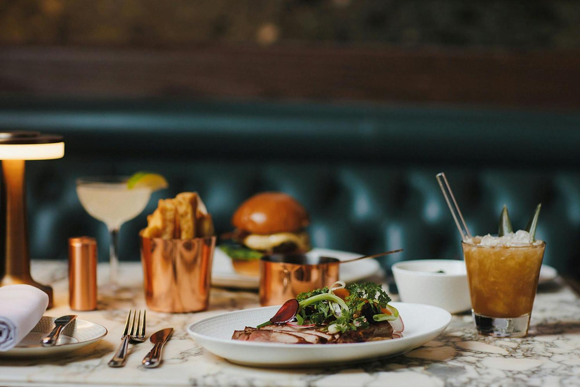 Stock Exchange Hotel, Manchester, Autograph Collection Luaran gambar A meal at the restaurant